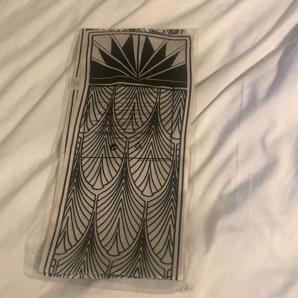 Brand new black and white lightweight multipurpose scarf! - Picture 2 of 3
